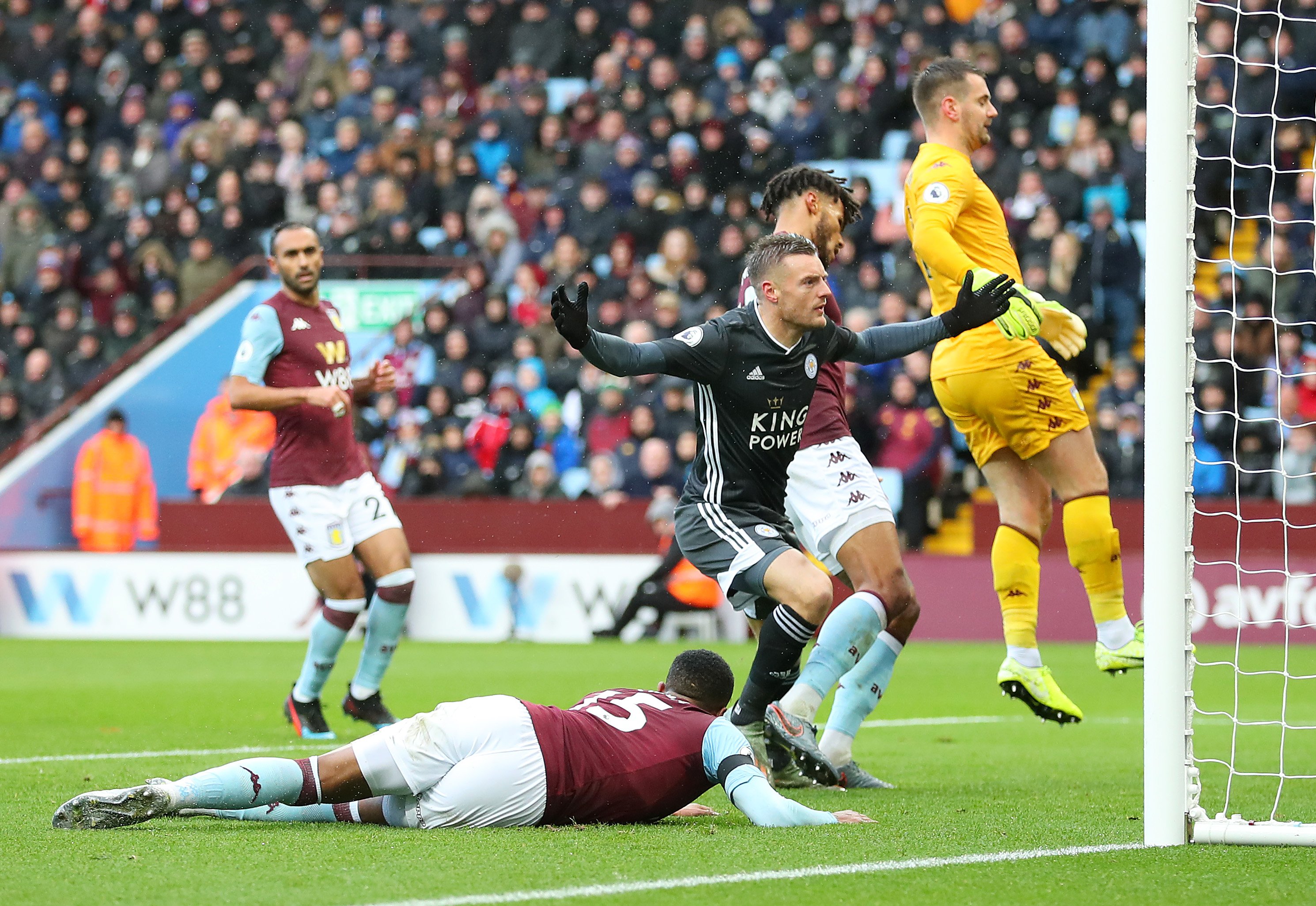 球场上继续 球场上继续